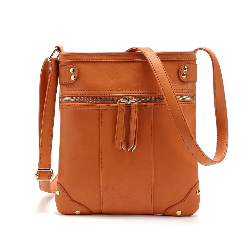 Lana | Leder Schultertasche mit Nieten für Damen