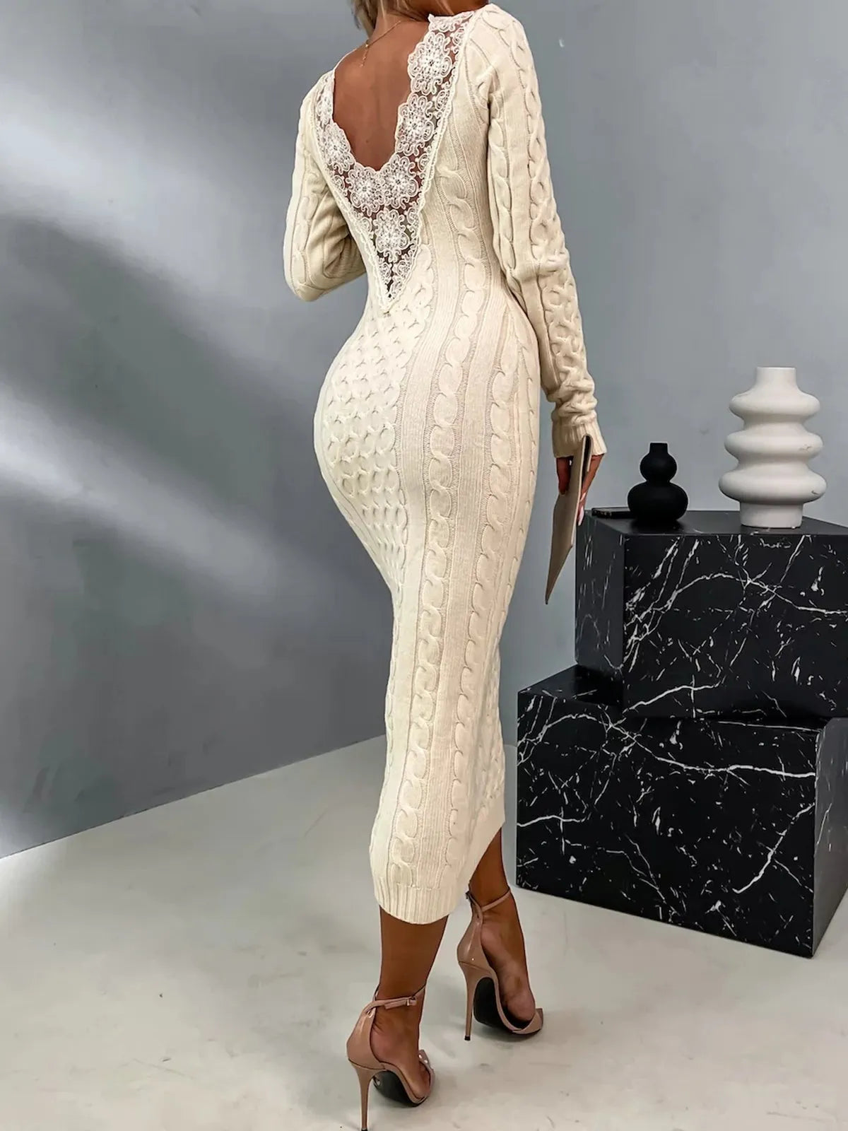 ARJANE | Elegantes Strickkleid mit Spitzenrücken