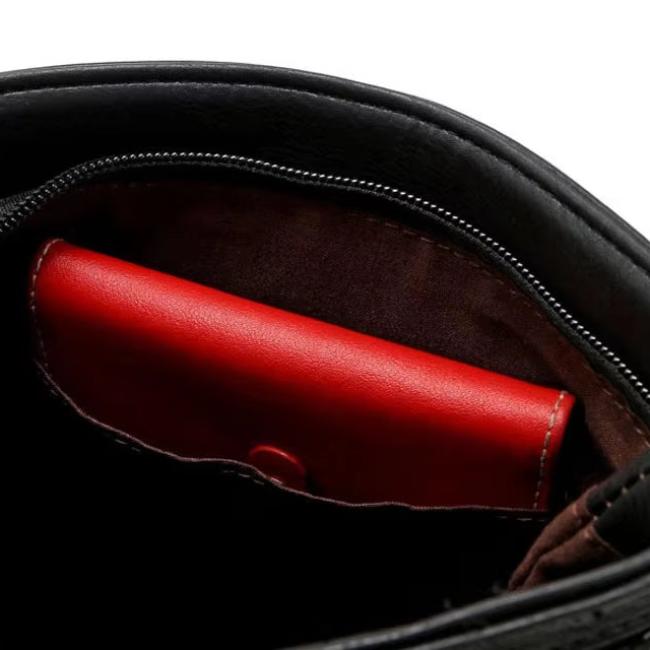 Lana | Leder Schultertasche mit Nieten für Damen
