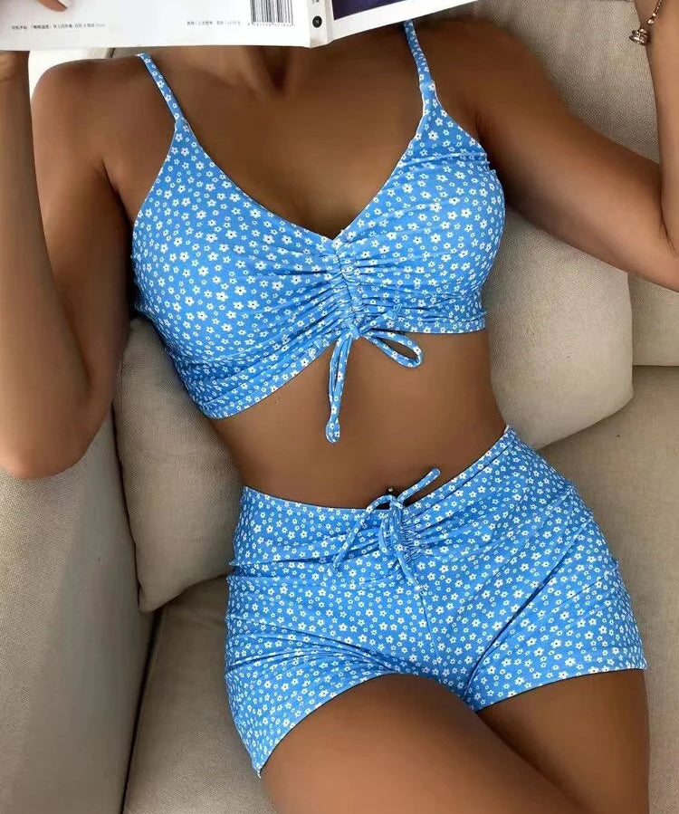 Blumendruckbikini mit hoher Taille und Sommerflair 1