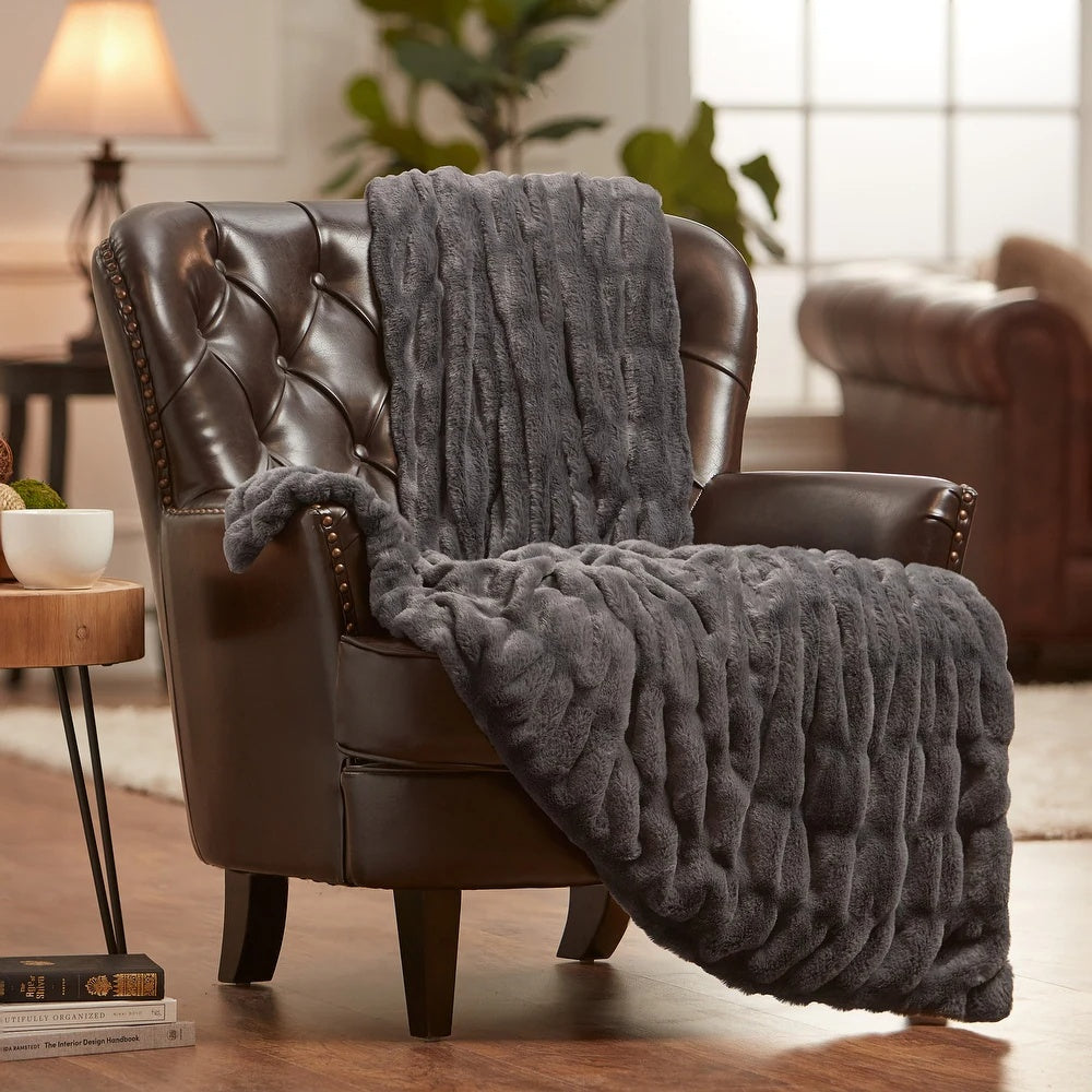 Damen Kuscheldecke Elegant aus Kunstfell für Luxuriösen Komfort und Wärme 0