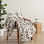 Damen Kuscheldecke Elegant aus Kunstfell für Luxuriösen Komfort und Wärme 2