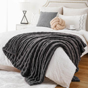 Damen Kuscheldecke Elegant aus Kunstfell für Luxuriösen Komfort und Wärme 3