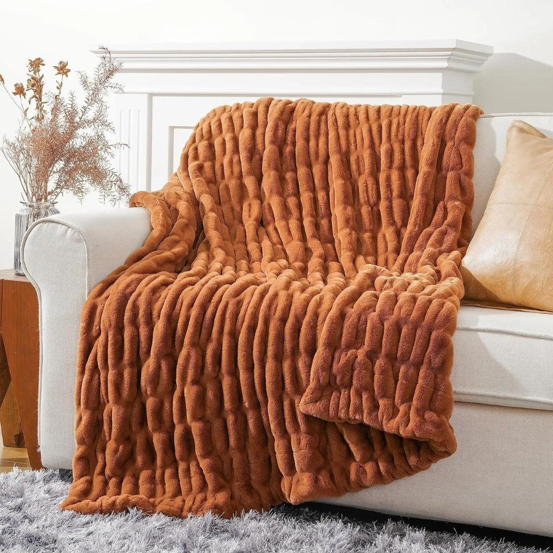 Damen Kuscheldecke Elegant aus Kunstfell für Luxuriösen Komfort und Wärme 4