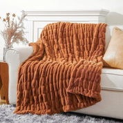 Damen Kuscheldecke Elegant aus Kunstfell für Luxuriösen Komfort und Wärme 4