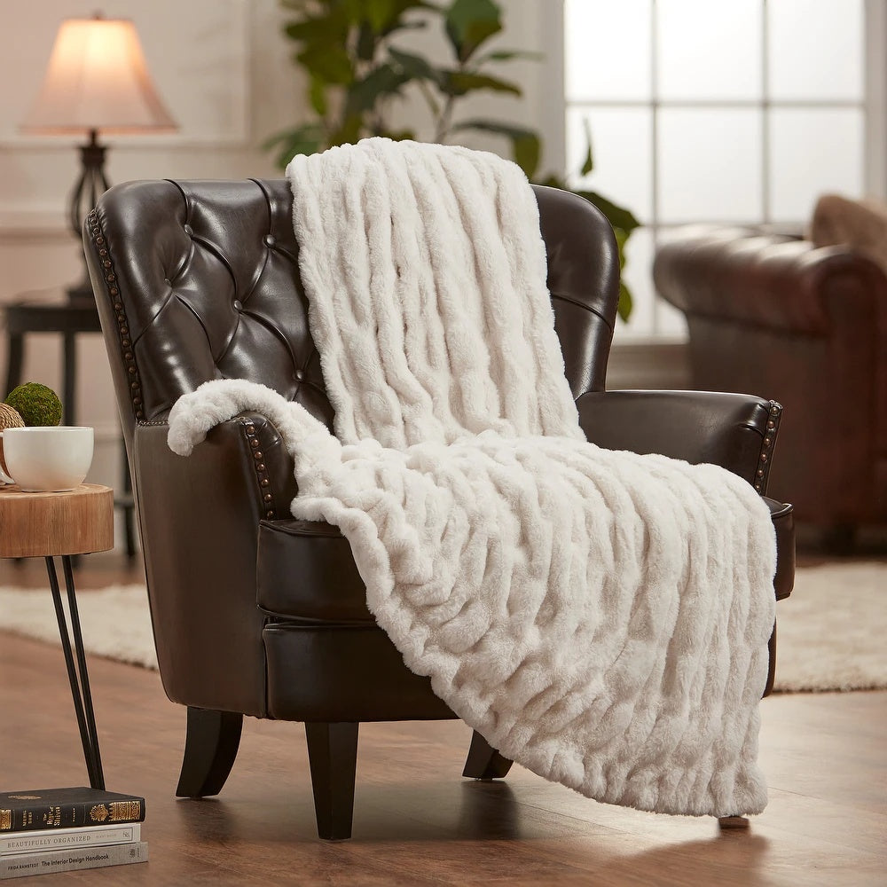 Damen Kuscheldecke Elegant aus Kunstfell für Luxuriösen Komfort und Wärme 9