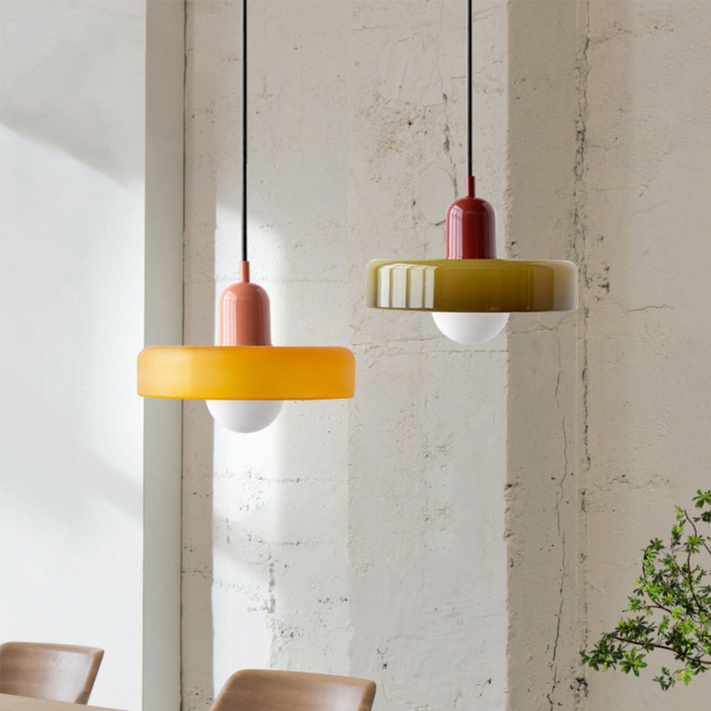 Farbenfrohe Pendelleuchte im Bauhaus-Stil – StiloGlas 1