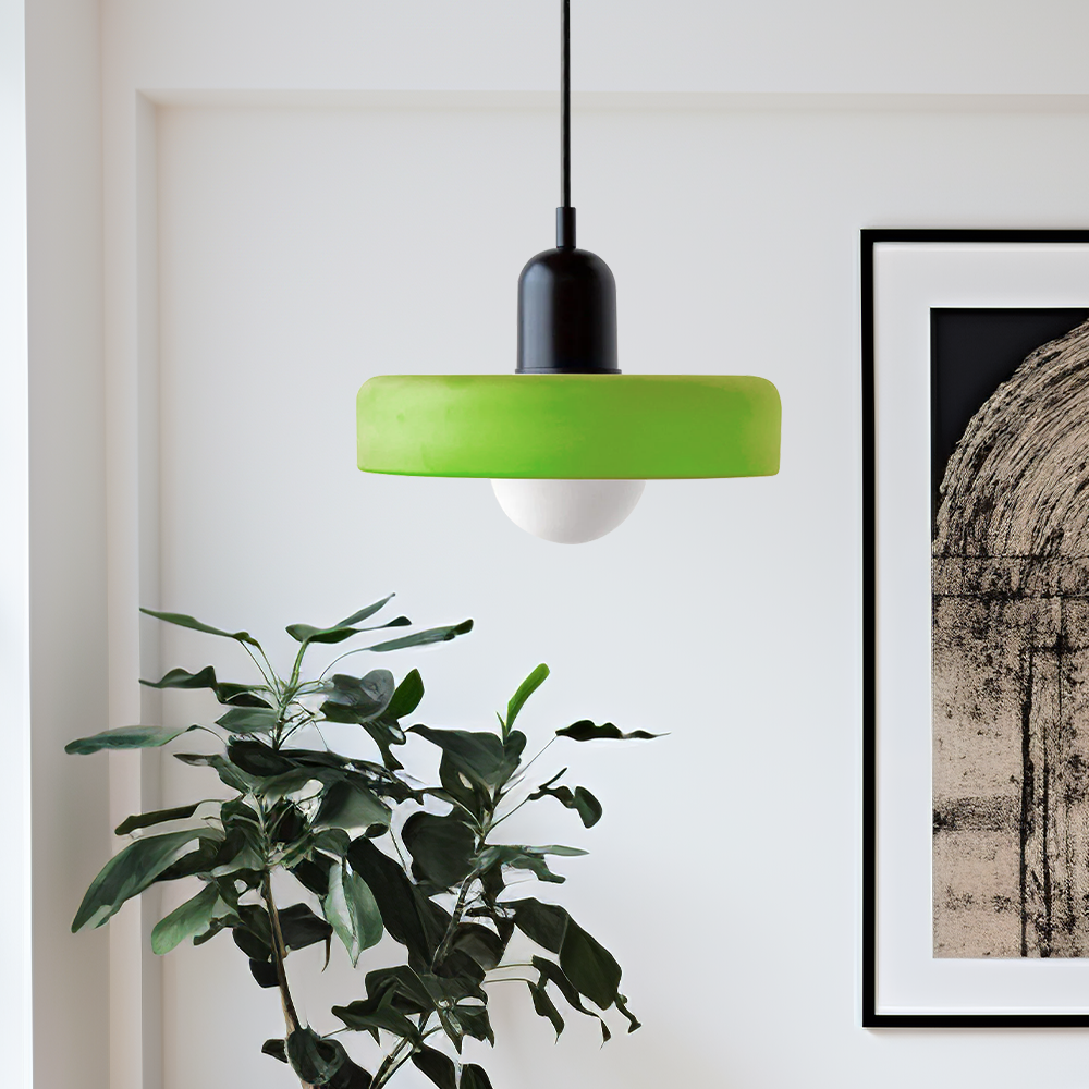 Farbenfrohe Pendelleuchte im Bauhaus-Stil – StiloGlas 21