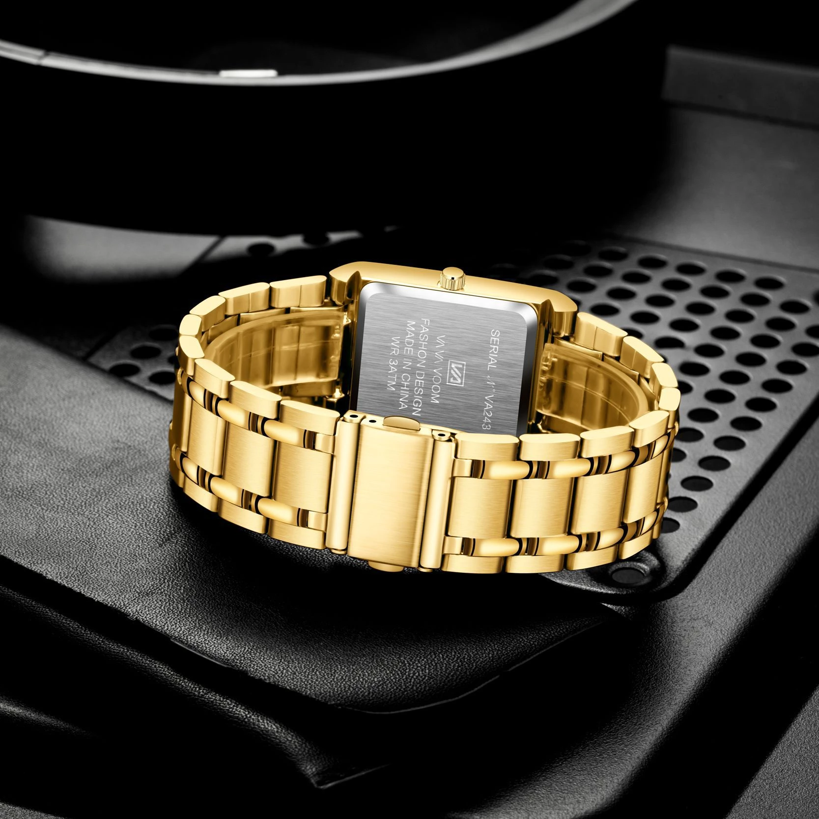 Gold Square Uhr 2