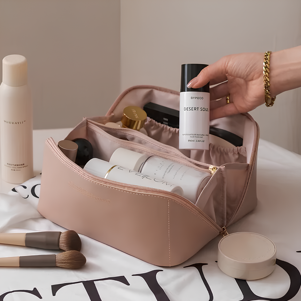 Livia | Schicke und stilvolle Reise-Kosmetik-Clutch