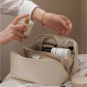 Livia | Schicke und stilvolle Reise-Kosmetik-Clutch
