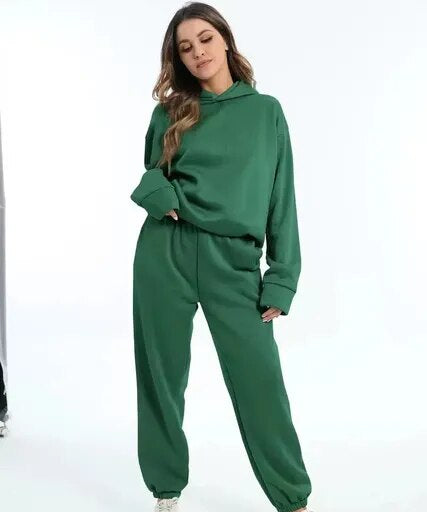 Jogginganzug-Ubergrosse-Kapuze-Zweiteiler-Damenbekleidung-Leyna-Moda.jpg