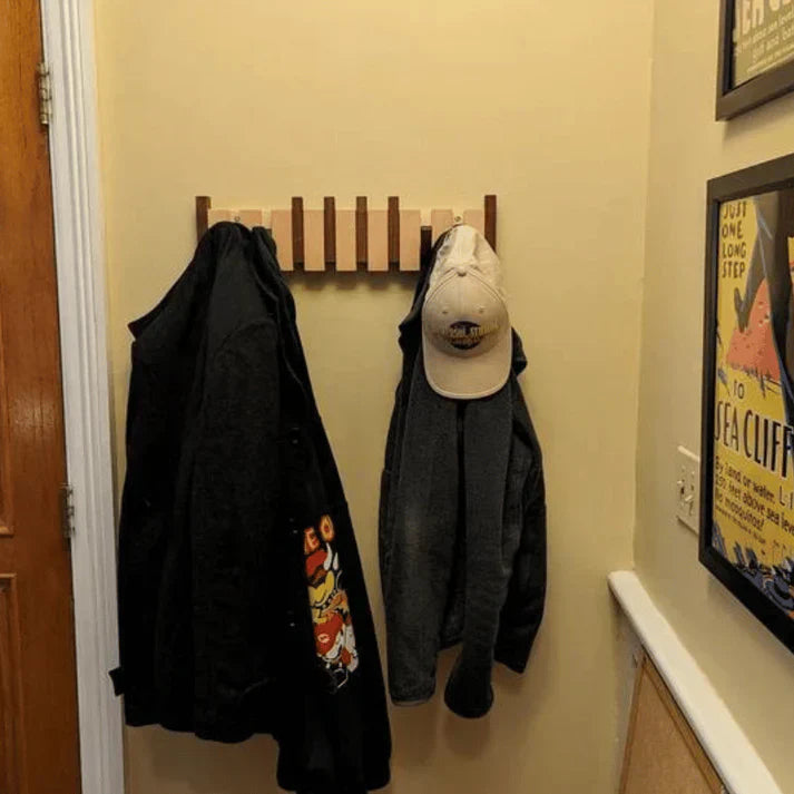 Klaviergarderobe aus Holz - HarmonyCoat 1