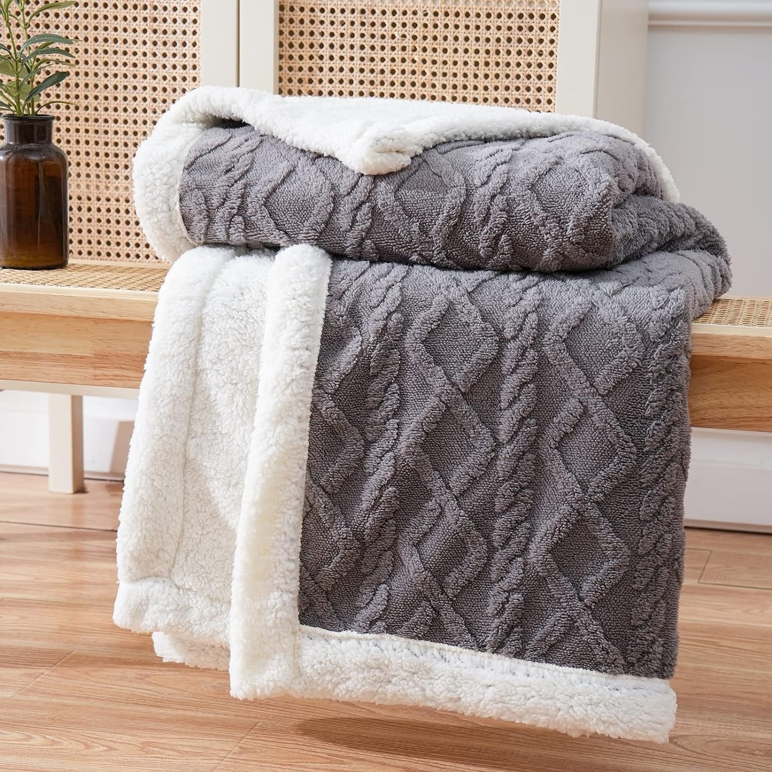 Kuscheldecke für Erwachsene aus Sherpa-Fleece – Bequeme Wolldecke für Gemütlichkeit und Entspannung 1