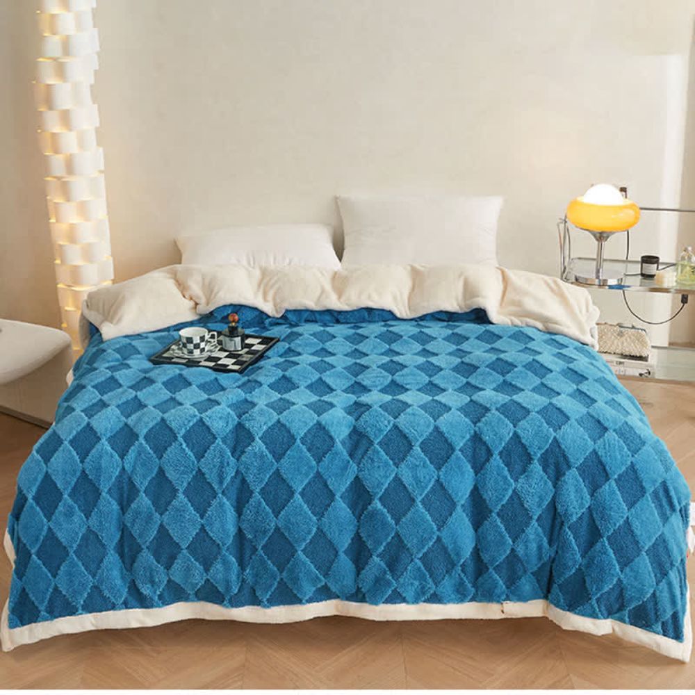 Kuscheldecke mit Diamantmuster für Komfort aus Teddy-Velours und Alpaka-Wolle 11