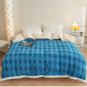 Kuscheldecke mit Diamantmuster für Komfort aus Teddy-Velours und Alpaka-Wolle 11