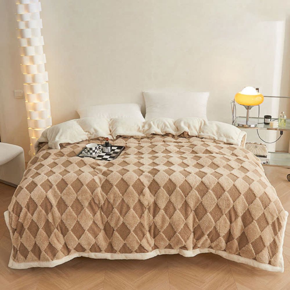 Kuscheldecke mit Diamantmuster für Komfort aus Teddy-Velours und Alpaka-Wolle 9