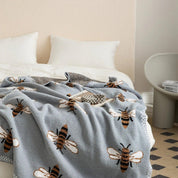 Kuschelige Decke mit Bienenmuster für Gemütlichkeit und Stil 2