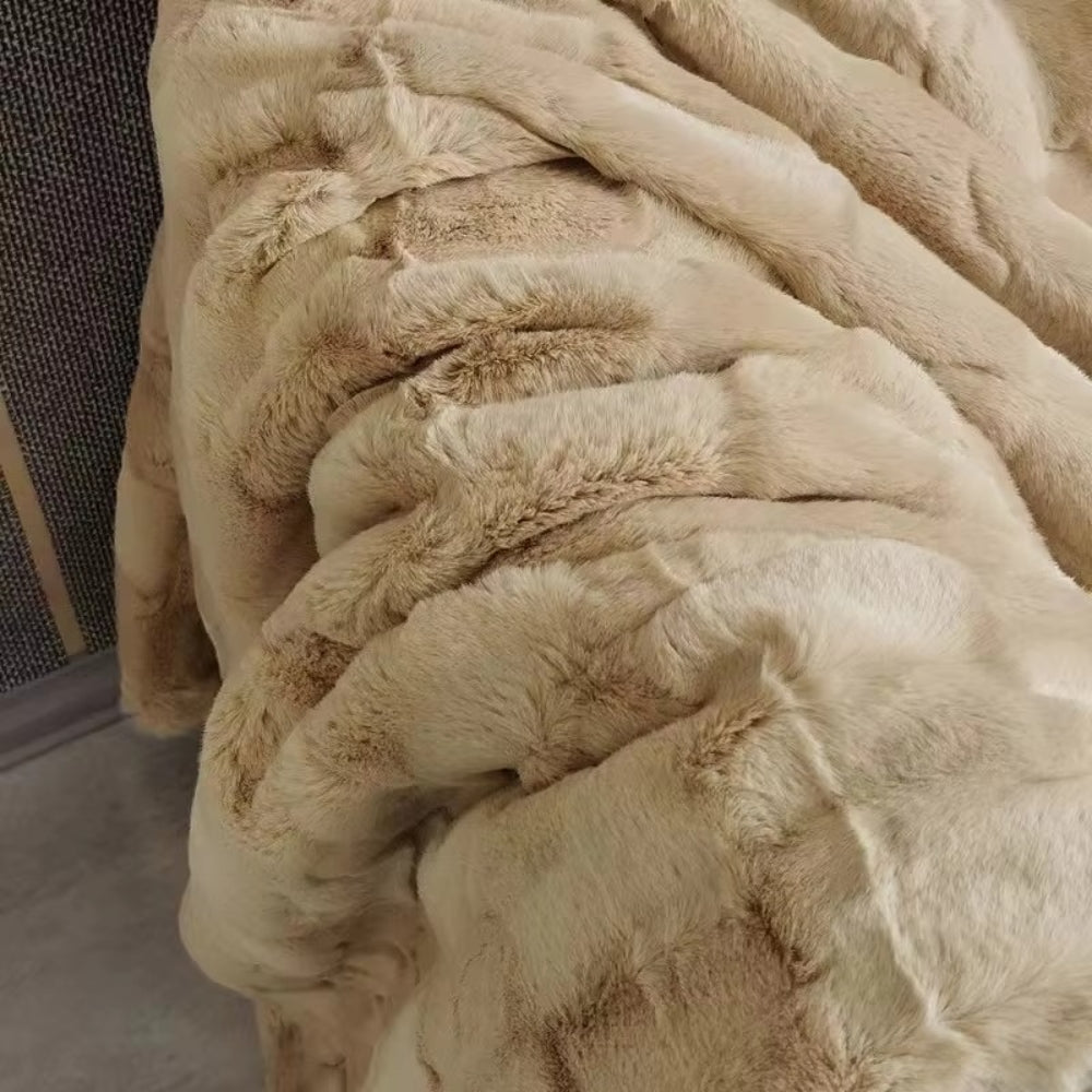 Kuschelige Faux Fur Decke für ultimativen Komfort und Wärme 3