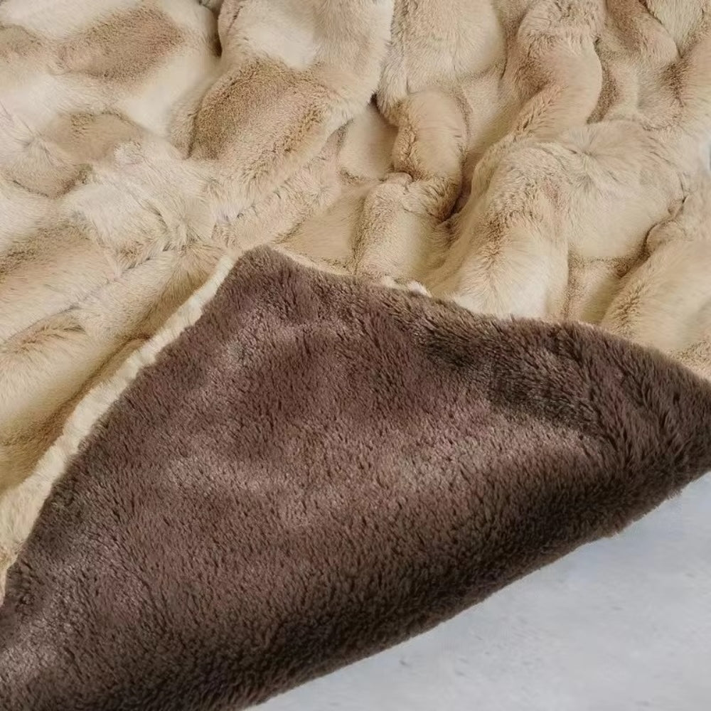 Kuschelige Faux Fur Decke für ultimativen Komfort und Wärme 4