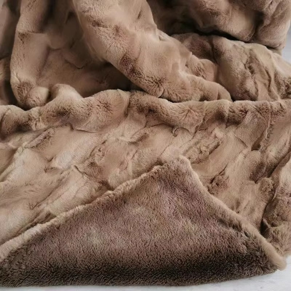 Kuschelige Faux Fur Decke für ultimativen Komfort und Wärme 5