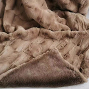 Kuschelige Faux Fur Decke für ultimativen Komfort und Wärme 5