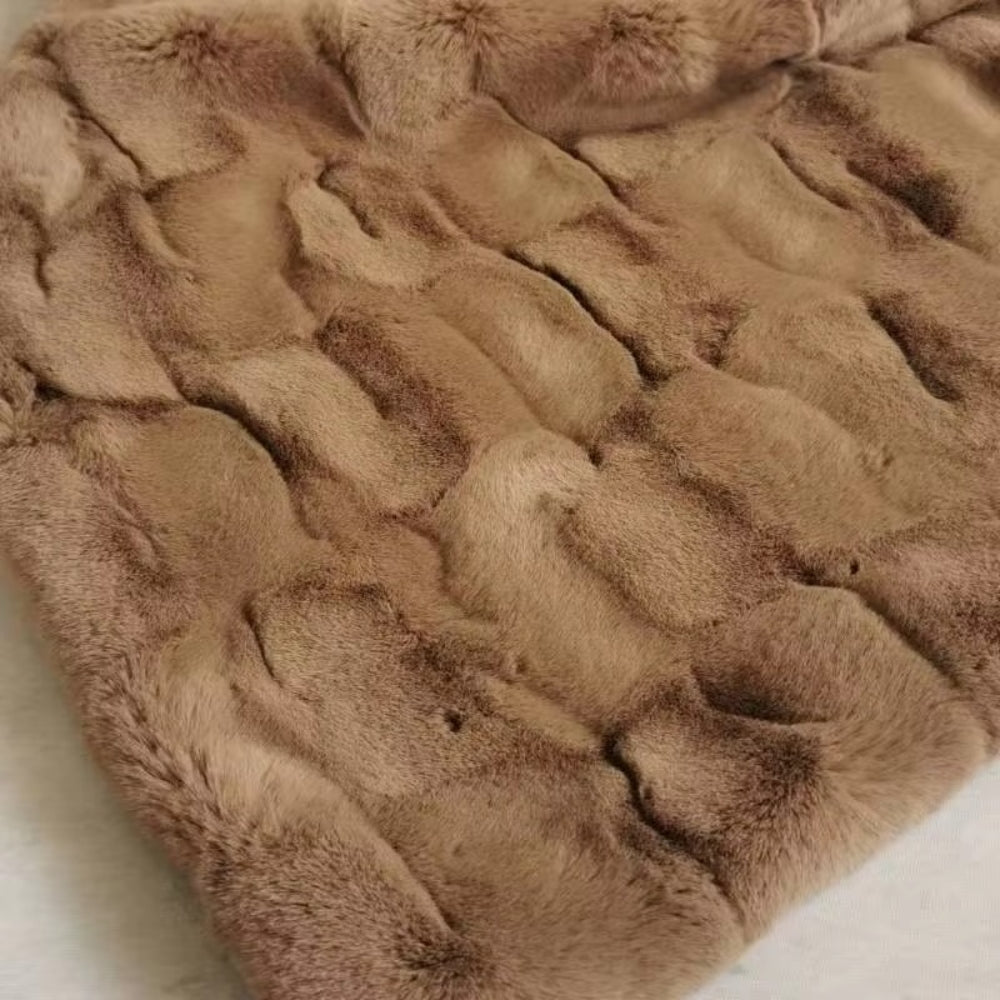 Kuschelige Faux Fur Decke für ultimativen Komfort und Wärme 6