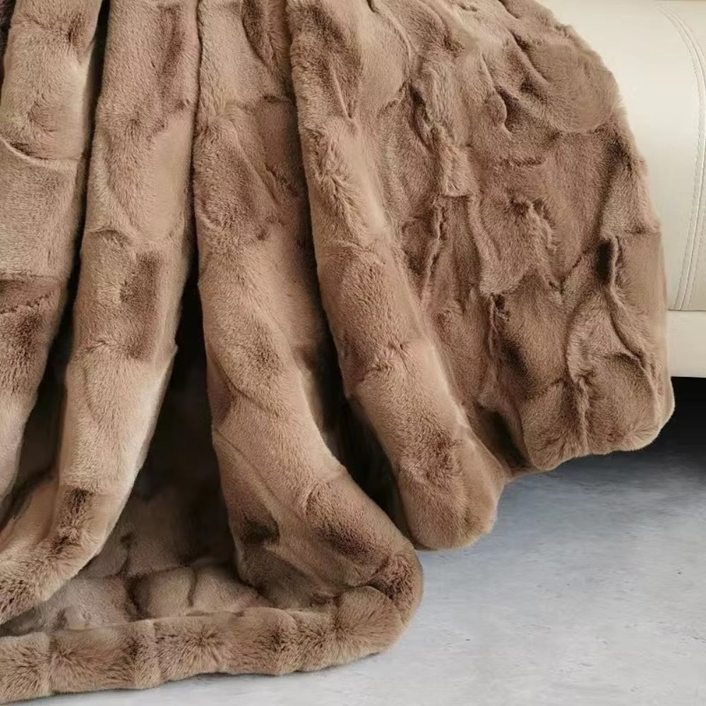 Kuschelige Faux Fur Decke für ultimativen Komfort und Wärme 7