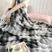Kuschelige Fleece-Decke für Erwachsene mit einzigartigem Wellen-Tie-Dye-Muster 6