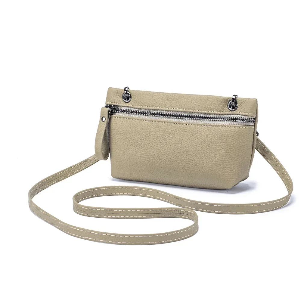 Elena | Kleine kompakte Schultertasche aus Kunstleder