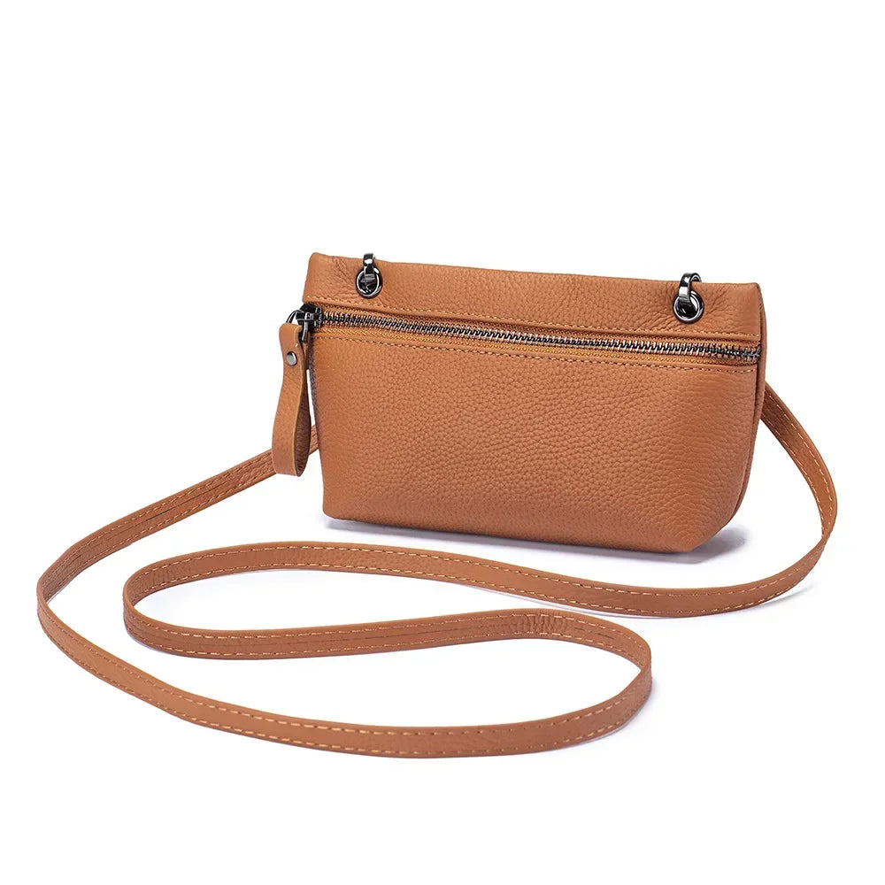 Elena | Kleine kompakte Schultertasche aus Kunstleder