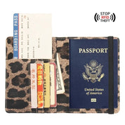 Carly | Leichter Reisepasshalter mit Leopardenmuster Reisebrieftasche