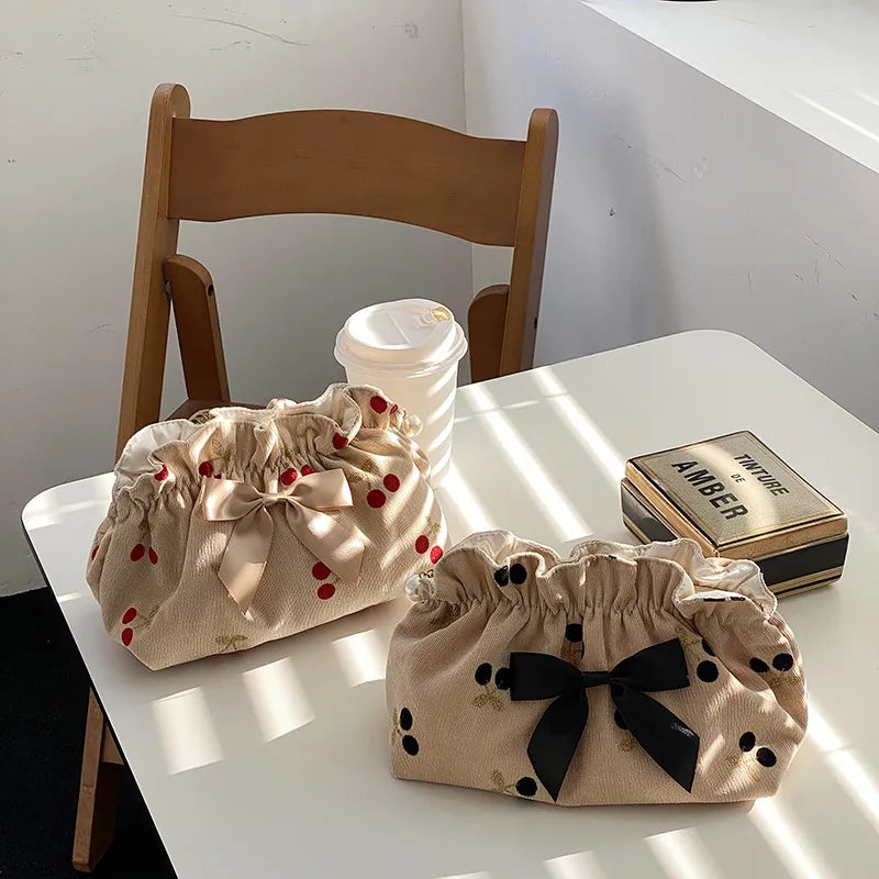 Rosalina | Stilvolle und organisierte Reiseessentials-Tasche