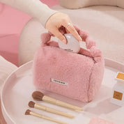 Elia | Winter Plüsch Kosmetiktasche