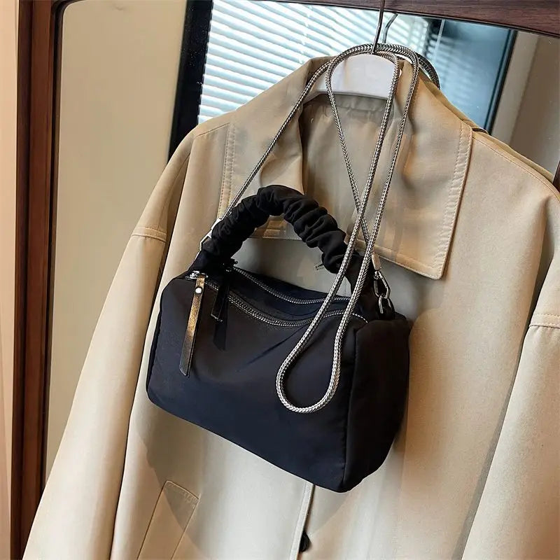 Mila | Cloud Gehäkelt Crossbody Sling Handtasche