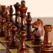 Strategio – Faltbares Schachspiel aus Holz mit Filzspielbrett 2