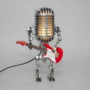 Vintage Metall Mikrofon Roboter mit Gitarrenlampe 6