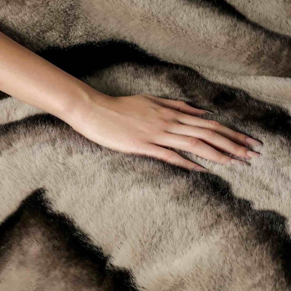 Weiche Kuscheldecke für Erwachsene aus Kunstfell für ganzjährigen Komfort 10