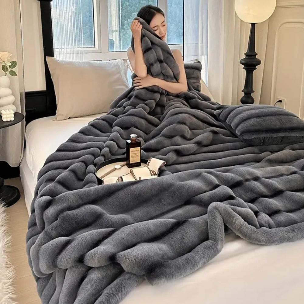 Weiche Kuscheldecke für Erwachsene aus Kunstfell für ganzjährigen Komfort 2