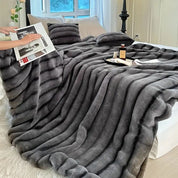 Weiche Kuscheldecke für Erwachsene aus Kunstfell für ganzjährigen Komfort 3