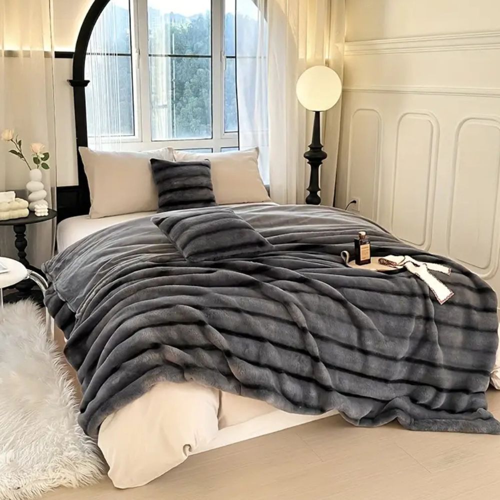 Weiche Kuscheldecke für Erwachsene aus Kunstfell für ganzjährigen Komfort 4