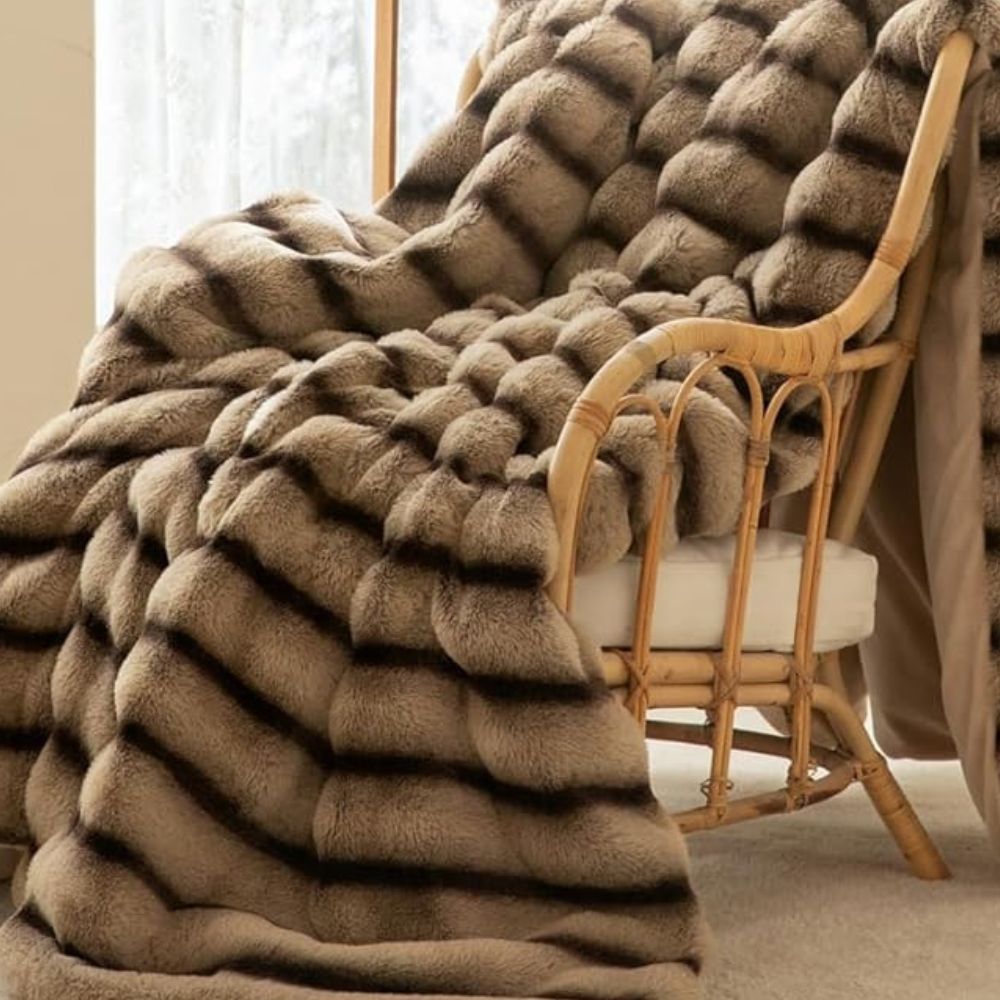 Weiche Kuscheldecke für Erwachsene aus Kunstfell für ganzjährigen Komfort 5