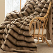 Weiche Kuscheldecke für Erwachsene aus Kunstfell für ganzjährigen Komfort 5