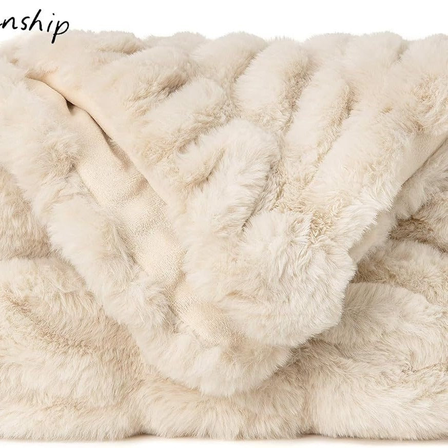 Damen Kuscheldecke Elegant aus Kunstfell für Luxuriösen Komfort und Wärme