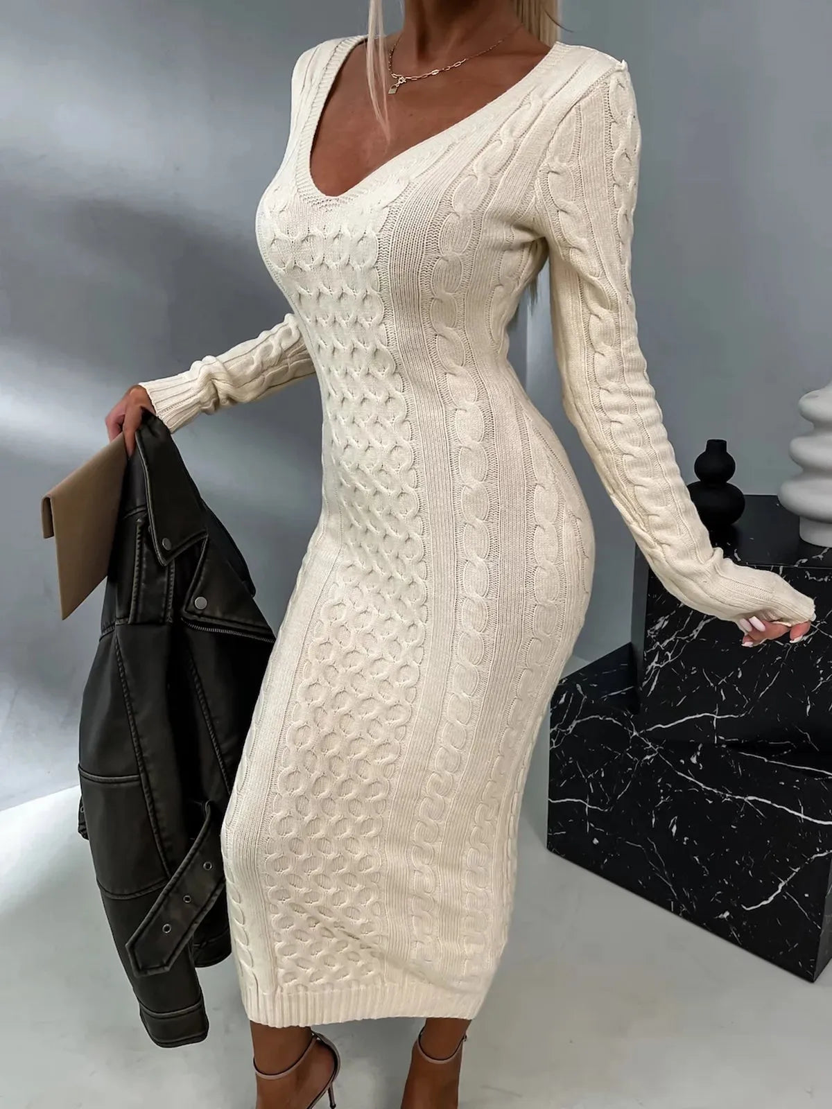 ARJANE | Elegantes Strickkleid mit Spitzenrücken